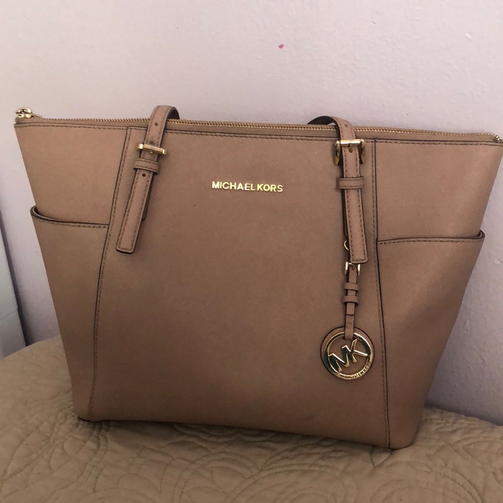 Soft pink Michael Kors purse !!! 😍